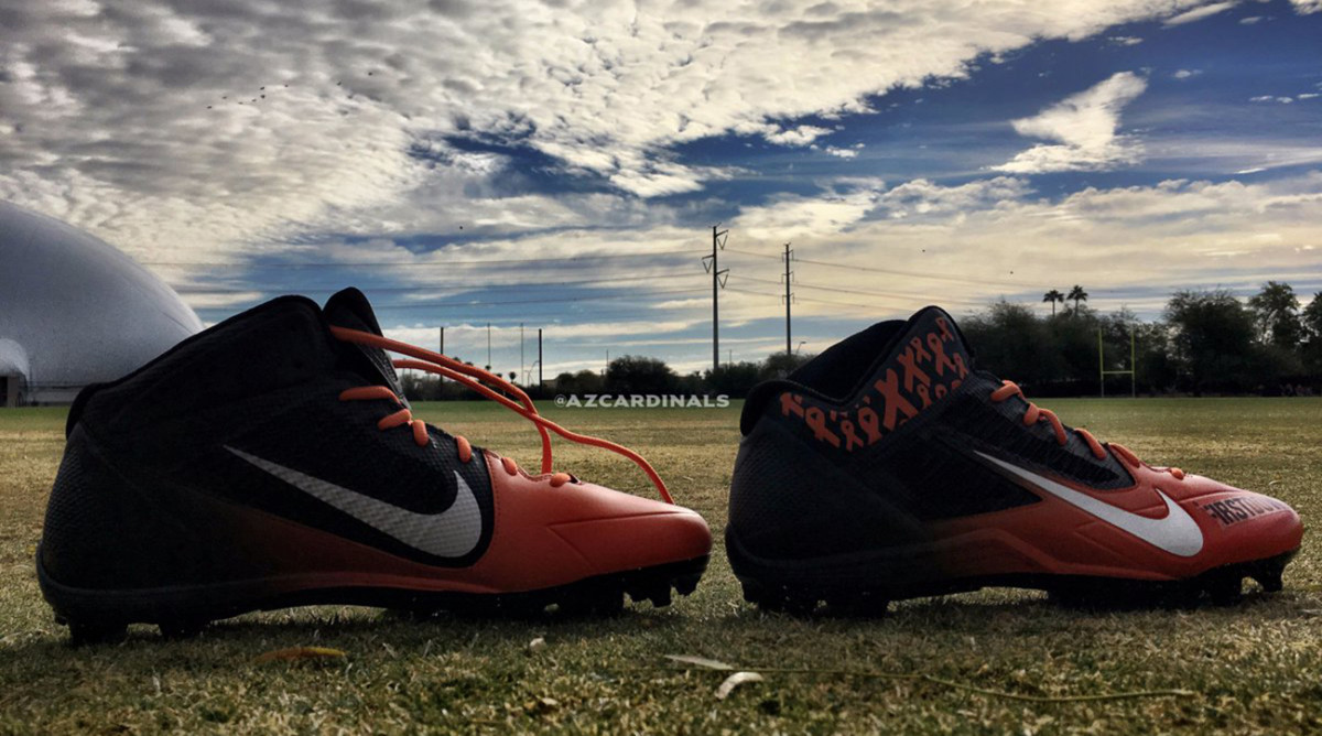larry-fitzgerald-week-13-cleats.jpg